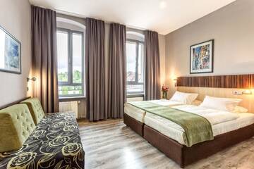Фото номера Трехместный номер Отель Grand Boutique Hotel - dawny Hotel Kaliski Ratuszowy г. Жепин 6